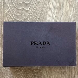 Prada Box (BB22)
